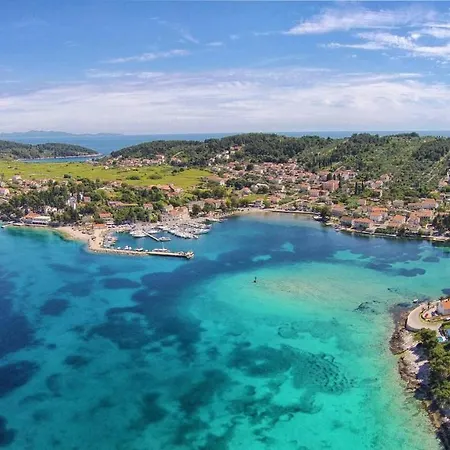 Family Friendly With A Swimming Pool Lumbarda, Korcula - 18727 アパート *